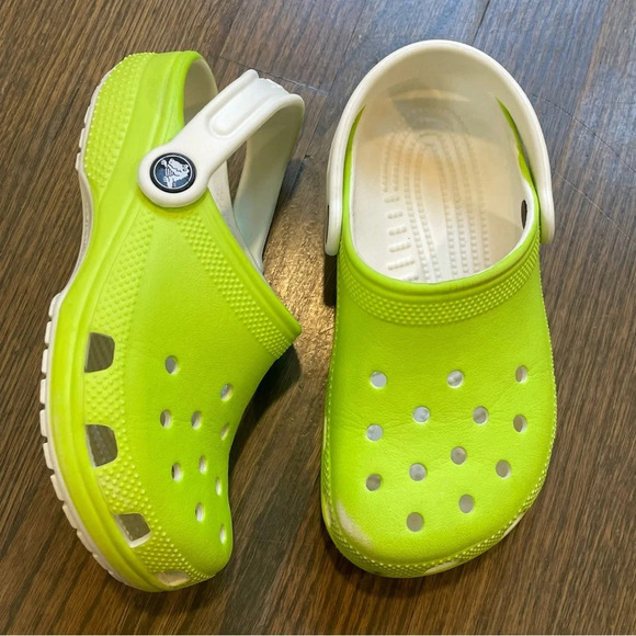 Crocs Classic Glow in the Dark Kids Clogs (209158) - Limeade Junior size 1 - Picture 1 of 10